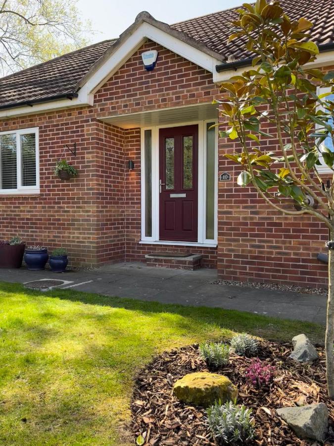 Stunning Beverley Bungalow W Fireplace, Private Parking, And Garden Exterior photo